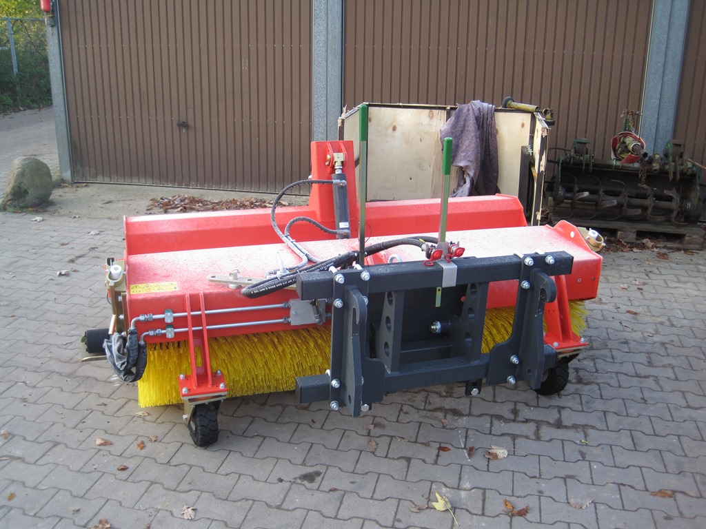 ADLER – Kehrmaschine Typ K610 2 - Dirkes Baumaschinen